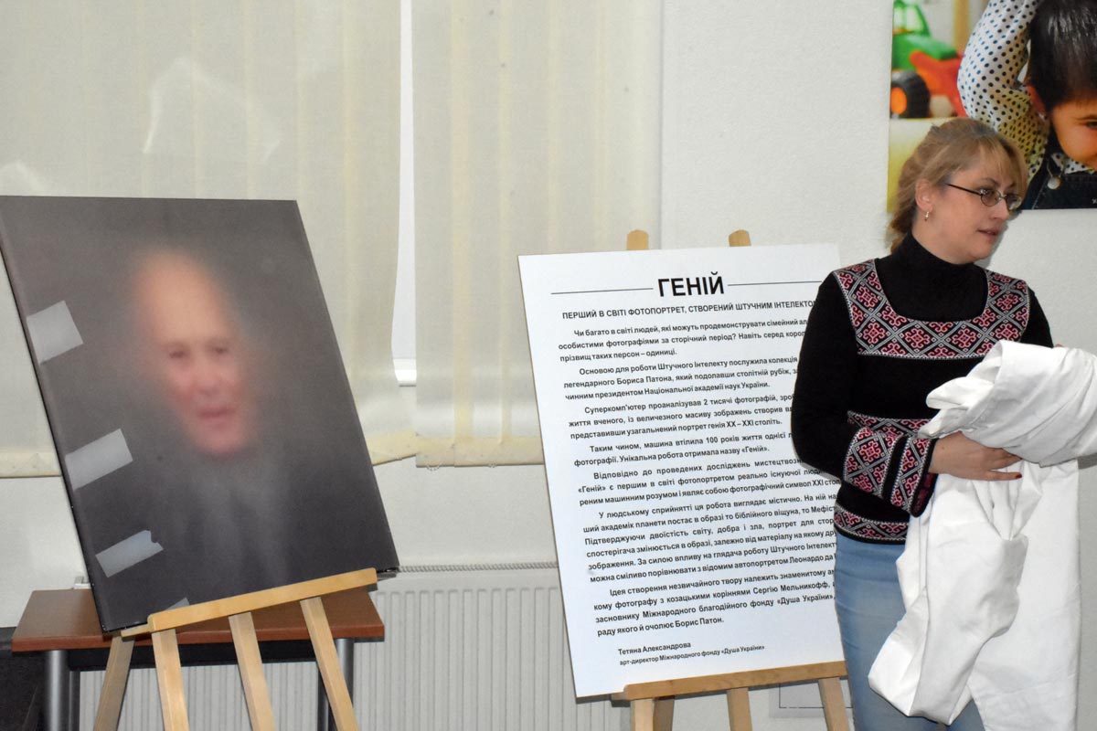 MELNIKOFF Digest ™ Tatiana Alexandrova, the art director of the «Soul of Ukraine» Foundation, presents the portrait «Genius» at the National News Agency of Ukraine — UKRINFORM. Kyiv, 2019.