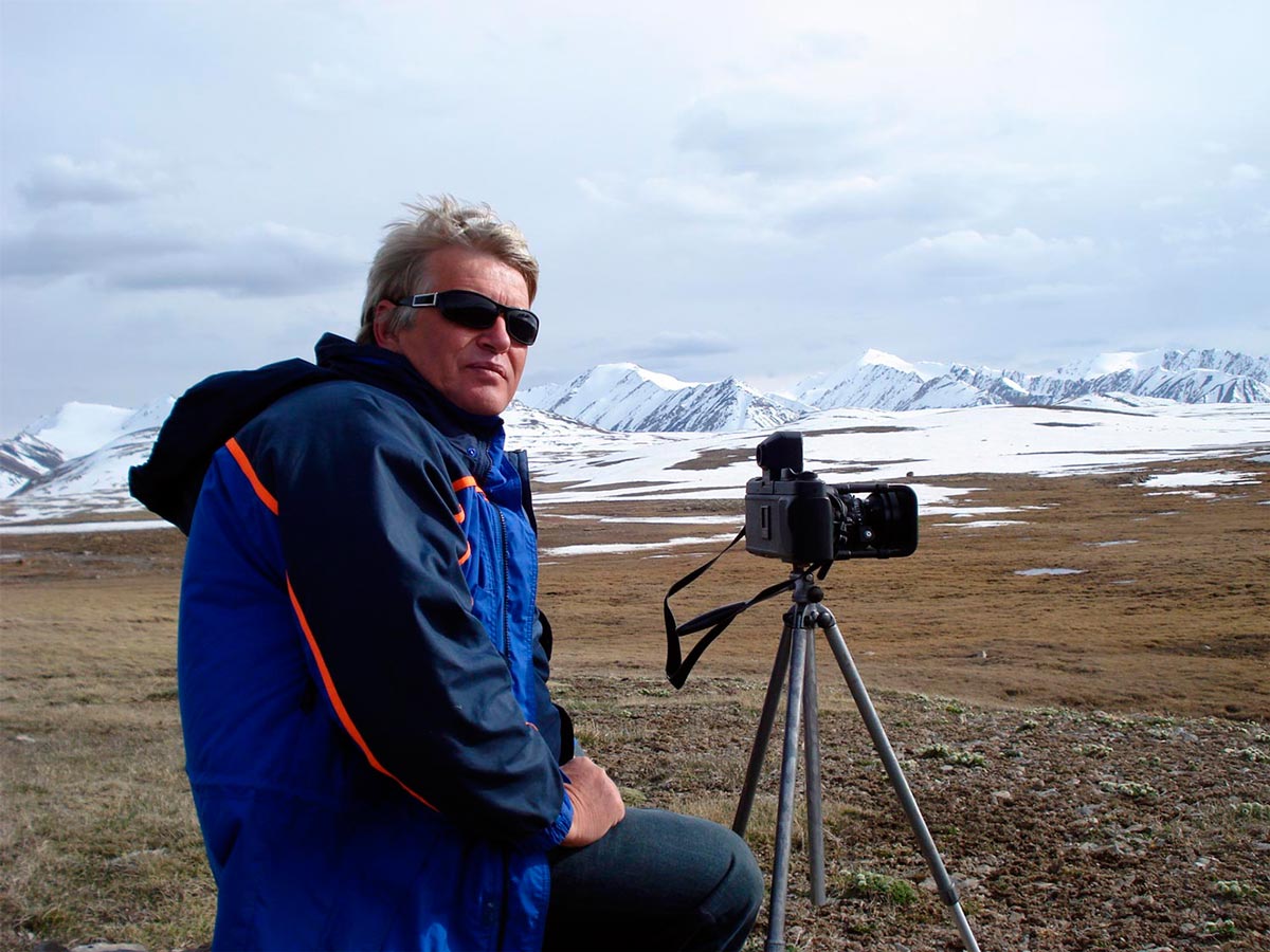 Экспедиции IPV News USA | Кругосветное путешествие автора 2005 года | На фото: На высокогорном перевале Гиндукуша в Пакистане.
