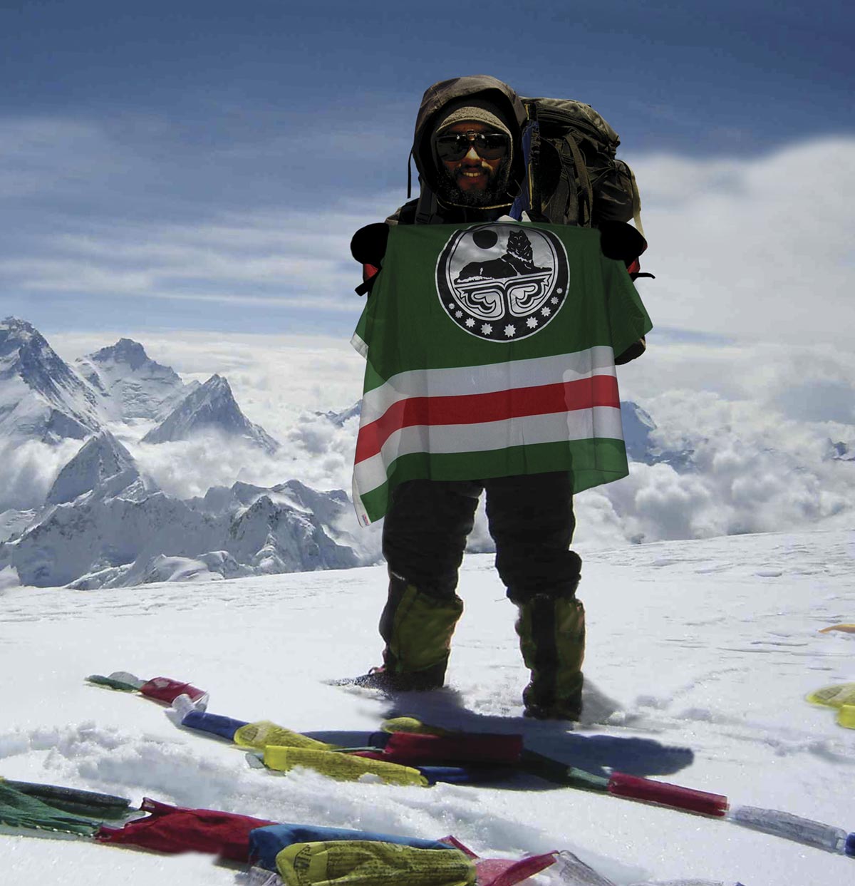 MELNIKOFF Дайджест. Государственный флаг Чеченской Республики Ичкерия на вершине Эвереста! Непал, 6 мая 2009 года.