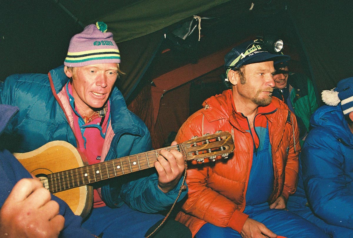 MELNIKOFF Дайджест. Анатолий Букреев и Владимир Балыбердин в базовом лагере Эвереста. Непал, 1991 год.