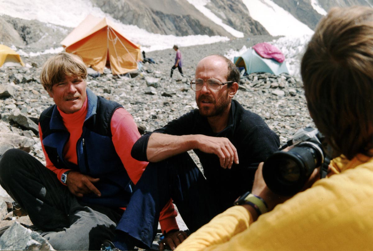 MELNIKOFF Дайджест. Скотт Фишер и Дэн Мазур в базовом лагере К2. Пакистан, 1992 год.