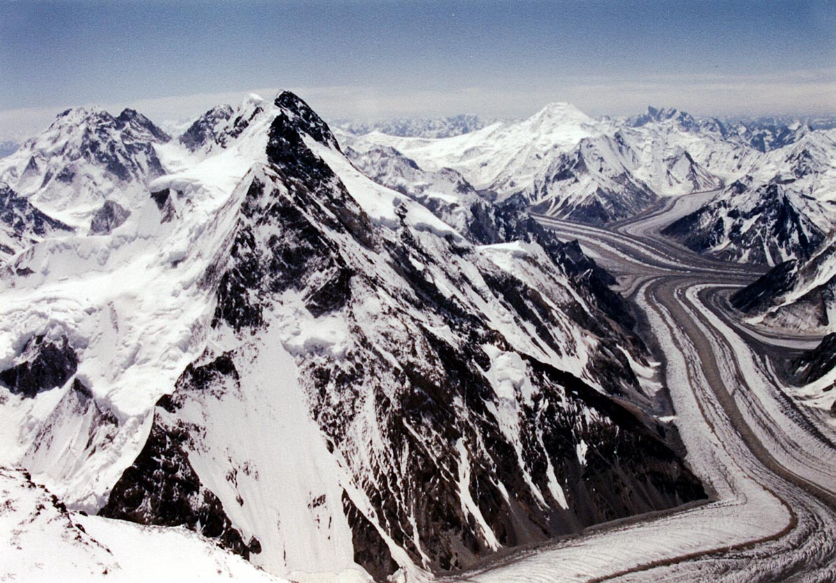 MELNIKOFF Дайджест. Вид с вершины К2 на Броуд-пик. Пакистан, 1992 год.