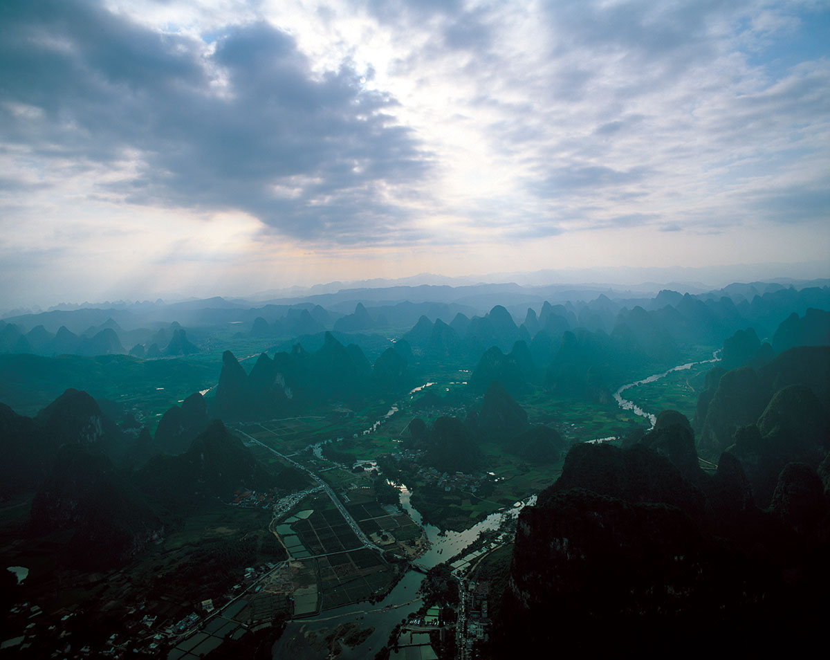 Экспедиции IPV News USA. Фотосессия Сергея Мельникофф, aka MFF, с воздушного шара в горах Южного Китая. 2005 год.