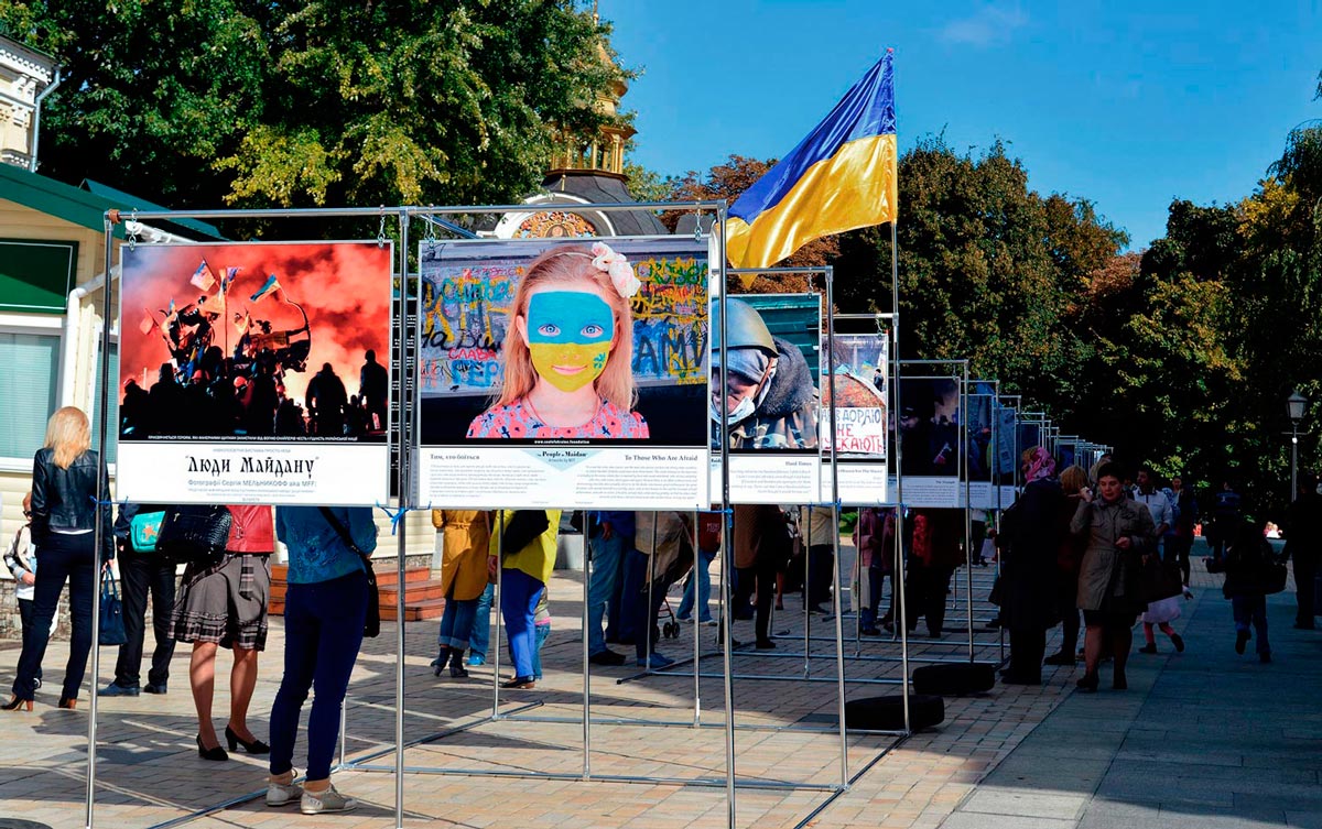 MELNIKOFF Дайджест. Персональная выставка Сергея Мельникофф «Люди Майдана» является одной из крупнейших в мире экспозиций под открытым небом.
